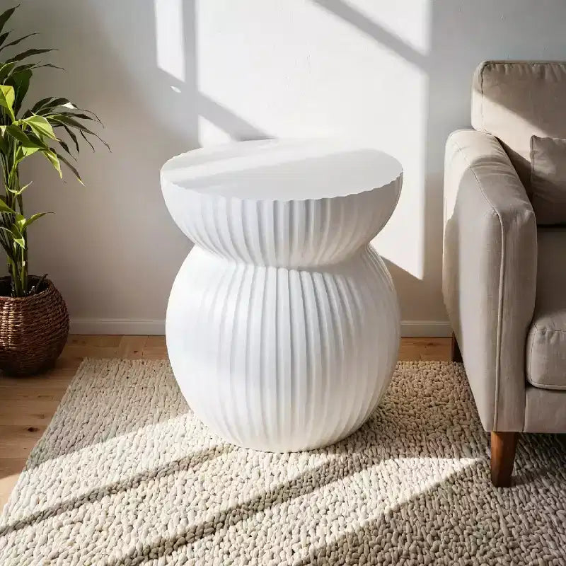 Table d'appoint sablier moderne cannelée en fibrestone, noire