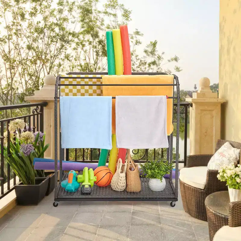 Porte-serviettes de piscine autoportant d'extérieur 5 barres avec base en rotin, gris