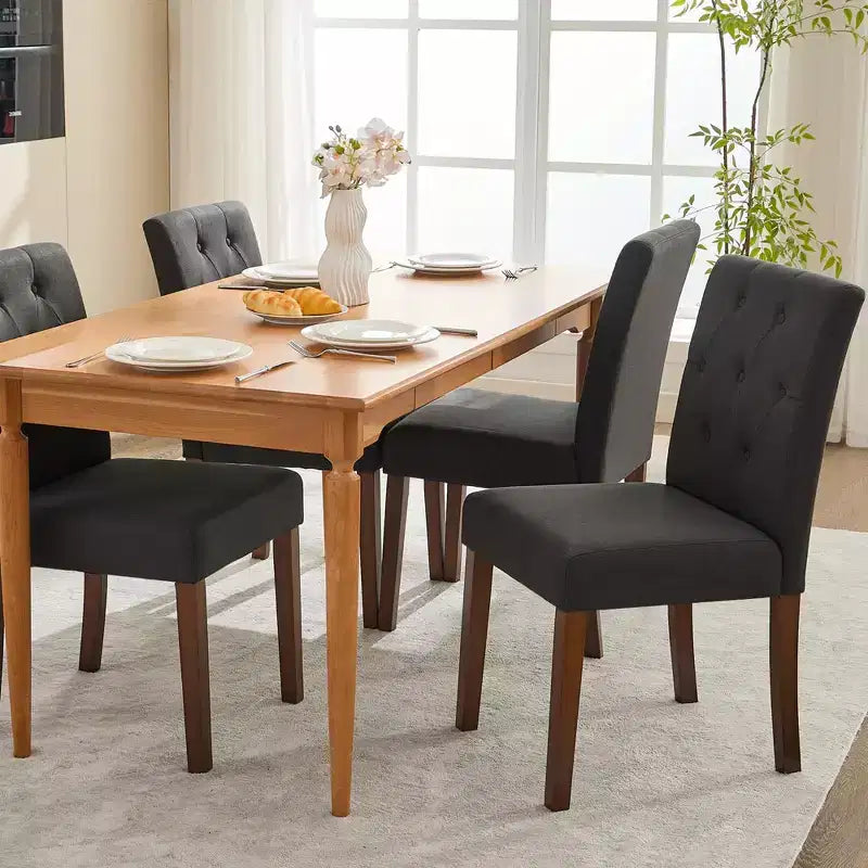 Chaise de salle à manger à piètement en bois