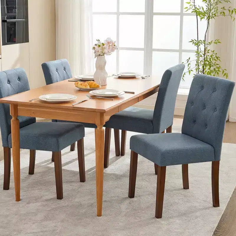 Chaise de salle à manger à piètement en bois