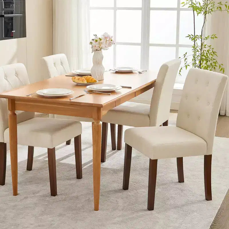 Chaise de salle à manger à piètement en bois