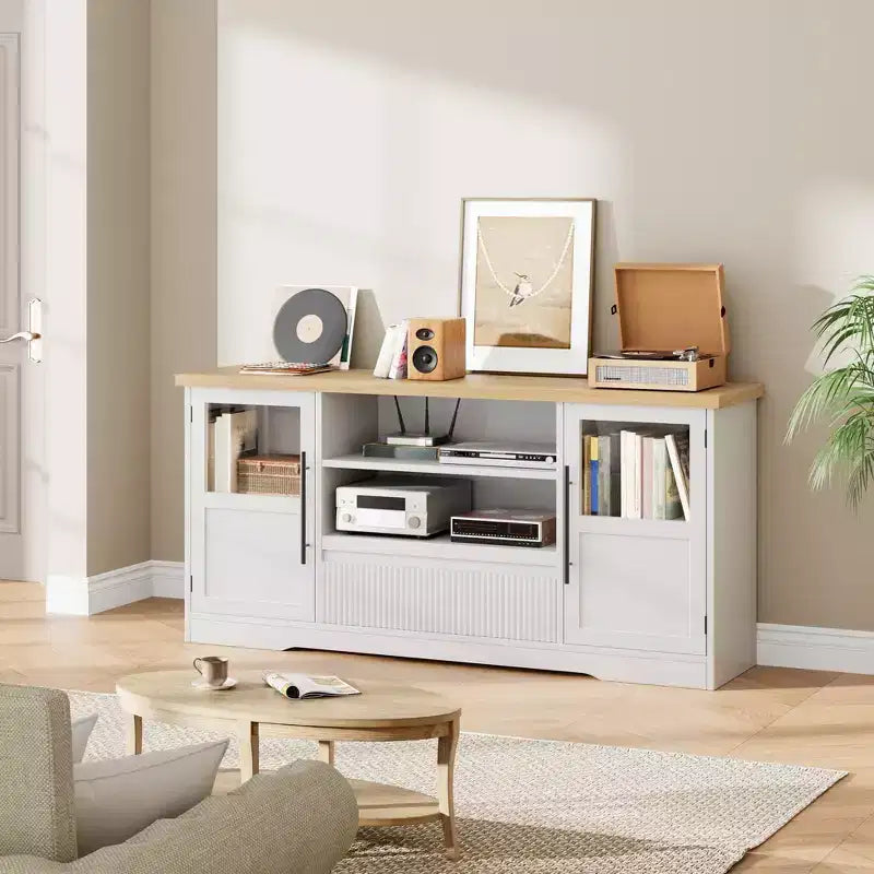 Meuble TV 63 pouces pour téléviseurs 75 pouces avec placards vitrés et étagères ouvertes, console multimédia moderne de style ferme avec gestion des câbles pour le salon