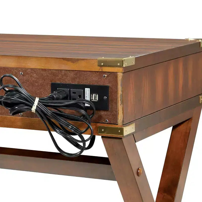 Bureau d'écriture traditionnel de 46" avec prises électriques, fini blé
